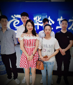 感謝鋁單板行業(yè)鄧總和小伙伴們前來公司交流網(wǎng)絡(luò)推廣工作，我們定全力以赴，不負(fù)使命，幫您把網(wǎng)絡(luò)營銷落地。