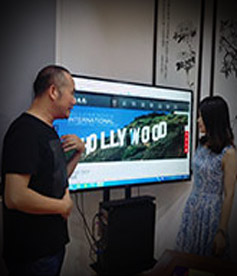 感謝電影制作公司胡導(dǎo)演遠(yuǎn)從廣州來到我公司交流網(wǎng)站，我們定全力以赴，不負(fù)使命，幫您把網(wǎng)絡(luò)營銷落地。